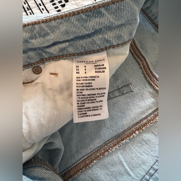 American Eagle Strigio Mom Jean - Picture 4 of 16
